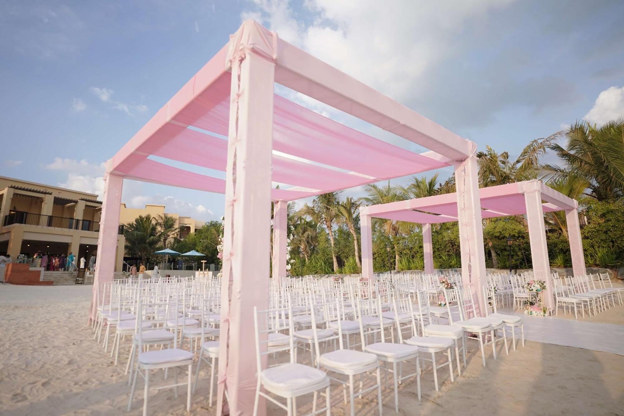Doubletree By Hilton Resort & Spa Marjan Island Ras al-Khaimah Exterior photo A beach wedding in Cancun, Mexico